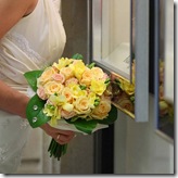 свадебный букет золотые розы