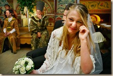 Весело на свадебном обряде в Коломенском 